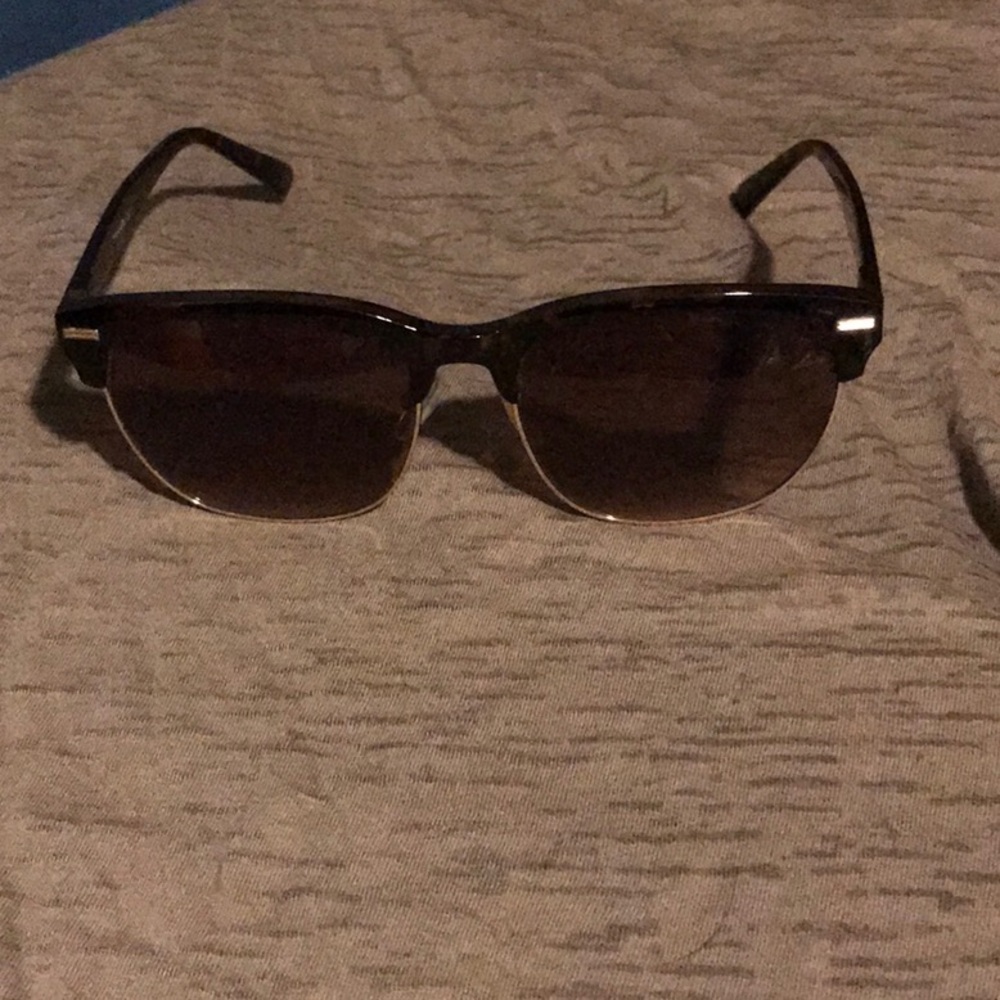 Tahari turtle print sunglasses
